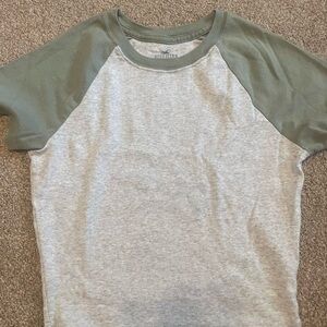 Hollister women Raglan Tee - Gray and Olive